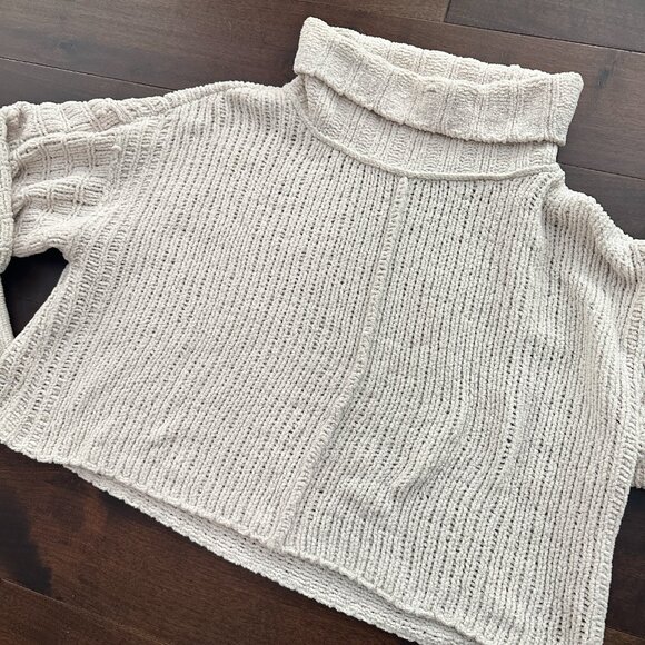 FREE PEOPLE Cropped Chenille Turtleneck Sweater Super Soft Size Medium - Picture 4 of 11